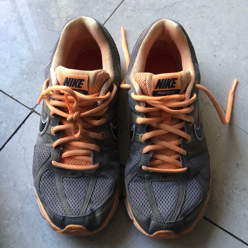 Nike women’s athletics shoe- Zoom Air